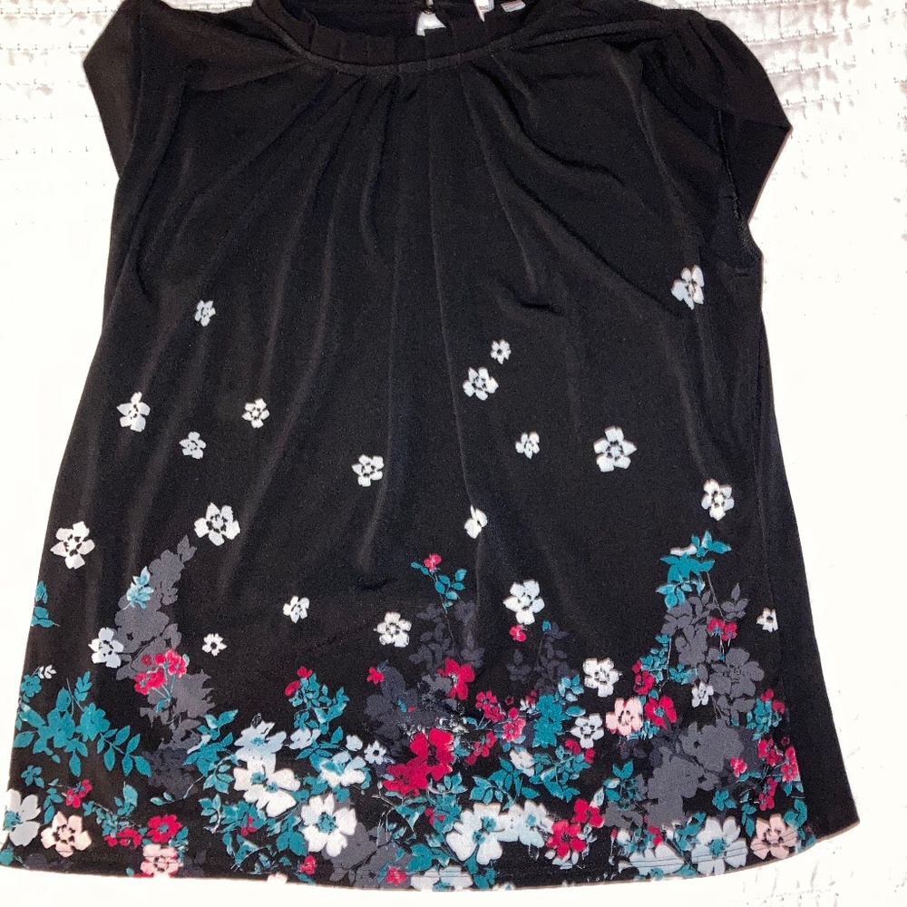 Women’s short sleeve shirt